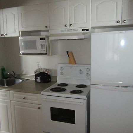 Kacee'S Northern Suites Fort Nelson Luaran gambar
