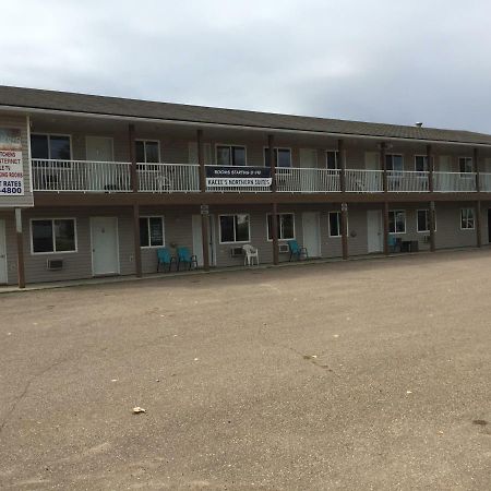 Kacee'S Northern Suites Fort Nelson Luaran gambar